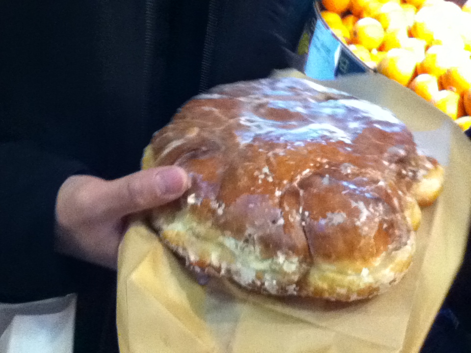 $4 Giant Donut (Lee's Donuts) – Granville Island | poor starving students.  =(